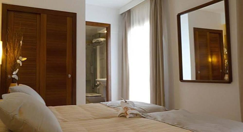 Sagitario Hostal Ciutadella Ciutadella  Exterior photo
